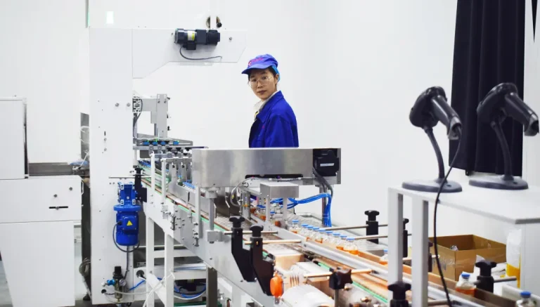 Working together to ensure production, demonstrating responsibility by prioritizing both quality and efficiency.
